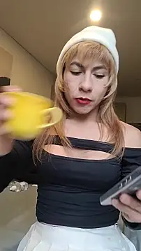 Snapshot of Evehampy chatting on 10.11.25 Evehampy online show from 10.11.25