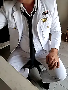 Snapshot of MiguelBISEX chatting on 10.06.25 MiguelBISEX online show from 10.06.25