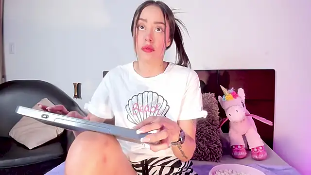 NoraDasilva online show from 01.19.25