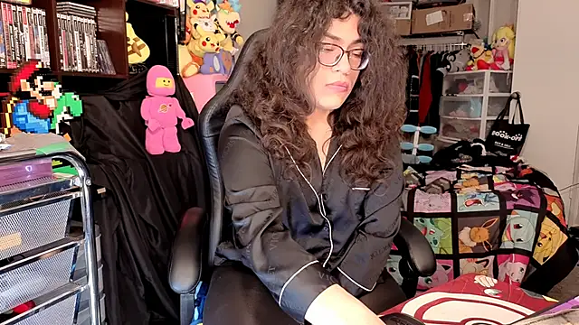 Snapshot of ShinyCherub chatting on 06.19.26 ShinyCherub online show from 06.19.26