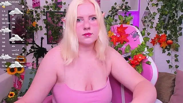 Snapshot of art_lovee chatting on 10.19.25 art lovee online show from 10.19.25