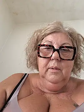 Snapshot of Merilulla chatting on 07.16.26 Merilulla online show from 07.16.26