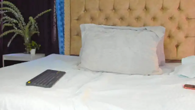 KeryHillson online show from 12.12.24