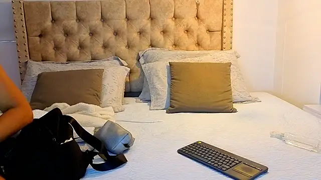 KeryHillson online show from 12.22.25