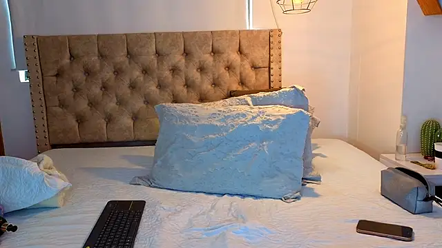 KeryHillson online show from 01.10.26