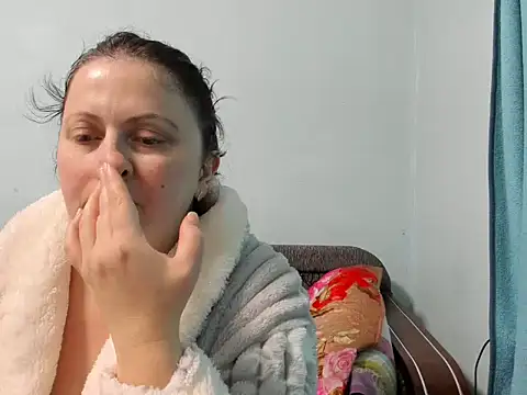 Snapshot of Lillian2 chatting on 12.08.24 Lillian2 online show from 12.08.24