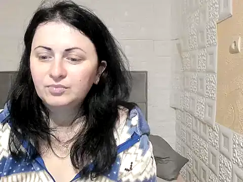 Snapshot of Lillian2 chatting on 03.11.25 Lillian2 online show from 03.11.25