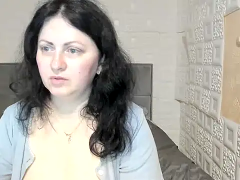 Snapshot of Lillian2 chatting on 03.16.25 Lillian2 online show from 03.16.25