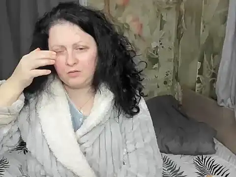 Snapshot of Lillian2 chatting on 02.13.26 Lillian2 online show from 02.13.26