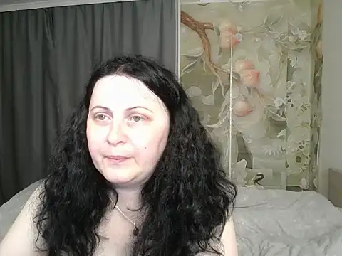 Snapshot of Lillian2 chatting on 06.07.26 Lillian2 online show from 06.07.26
