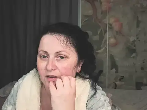 Snapshot of Lillian2 chatting on 06.14.26 Lillian2 online show from 06.14.26