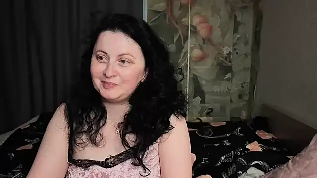 Snapshot of Lillian2 chatting on 06.16.26 Lillian2 online show from 06.16.26