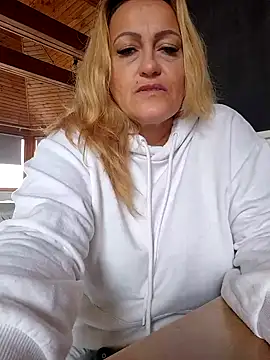 Snapshot of Isabellaa04 chatting on 03.11.25 Isabellaa04 online show from 03.11.25