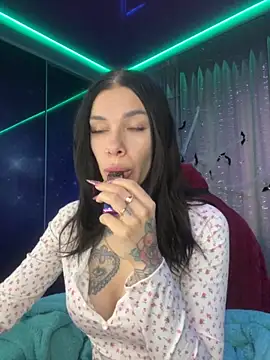 Snapshot of Queen_of_pain chatting on 10.27.25 Queen of pain online show from 10.27.25