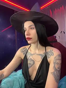 Snapshot of Queen_of_pain chatting on 10.31.25 Queen of pain online show from 10.31.25