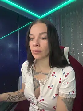 Snapshot of Queen_of_pain chatting on 11.16.25 Queen of pain online show from 11.16.25