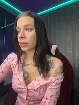 Snapshot of Queen_of_pain chatting on 11.17.25 Queen of pain online show from 11.17.25