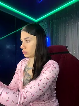 Snapshot of Queen_of_pain chatting on 11.26.25 Queen of pain online show from 11.26.25