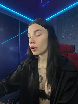 Snapshot of Queen_of_pain chatting on 11.30.25 Queen of pain online show from 11.30.25