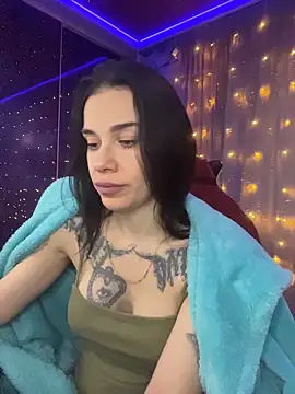 Snapshot of Queen_of_pain chatting on 12.17.25 Queen of pain online show from 12.17.25