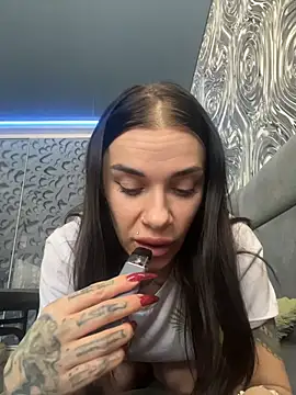 Snapshot of Queen_of_pain chatting on 02.21.26 Queen of pain online show from 02.21.26