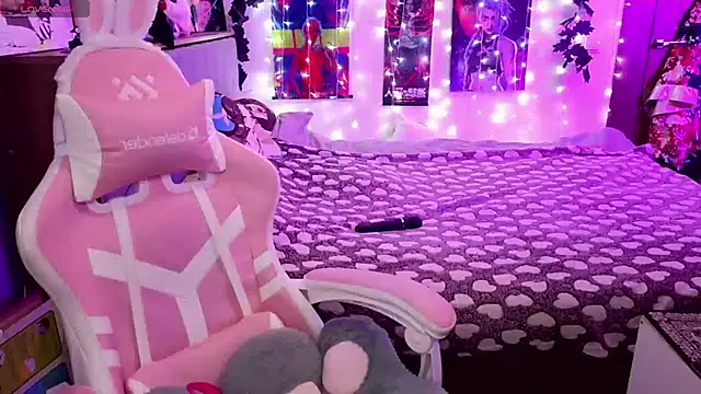 Snapshot of Violet_Noir chatting on 01.28.25 Violet Noir online show from 01.28.25