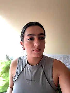 Nicollemays online show from 11.04.25