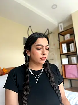 Nicollemays online show from 11.10.25