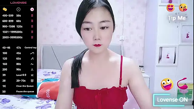 Snapshot of Elvira_baby chatting on 10.24.25 Elvira baby online show from 10.24.25