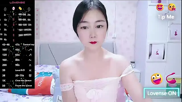 Snapshot of Elvira_baby chatting on 11.06.25 Elvira baby online show from 11.06.25