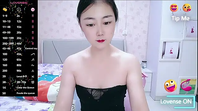 Snapshot of Elvira_baby chatting on 11.13.25 Elvira baby online show from 11.13.25