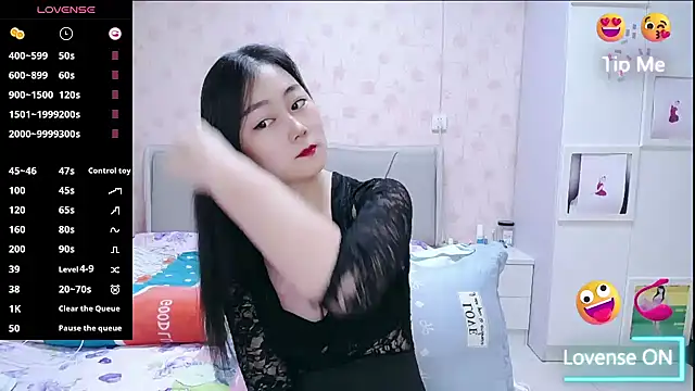 Snapshot of Elvira_baby chatting on 11.22.25 Elvira baby online show from 11.22.25