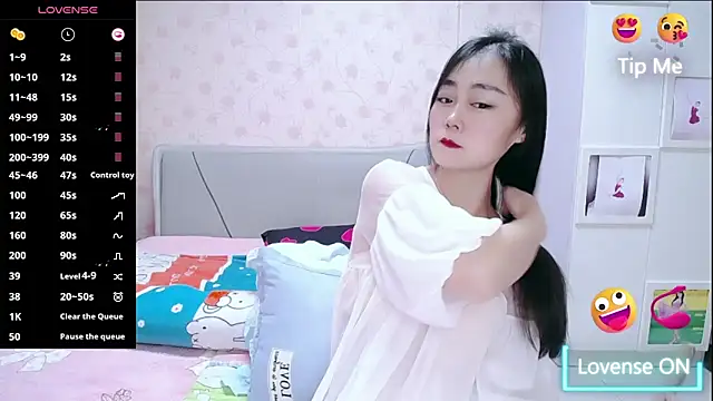 Snapshot of Elvira_baby chatting on 12.16.25 Elvira baby online show from 12.16.25