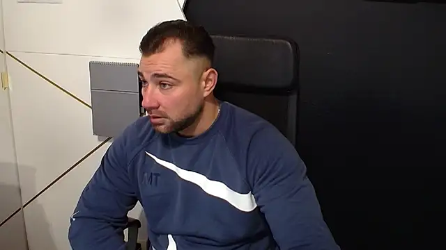 Snapshot of DuncanStone chatting on 09.26.25 DuncanStone online show from 09.26.25