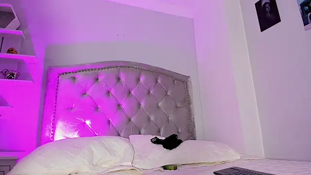 CamileHolmes online show from 01.28.25