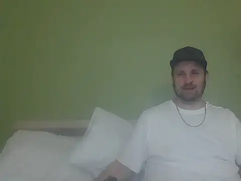 Snapshot of BlueEyedGuyPNW chatting on 04.29.26 BlueEyedGuyPNW online show from 04.29.26