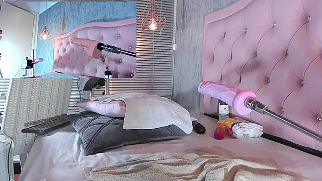 naomidibello online show from 02.12.25