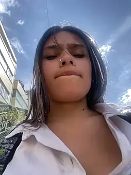 Tiffanysurez  online show from 02.07.25