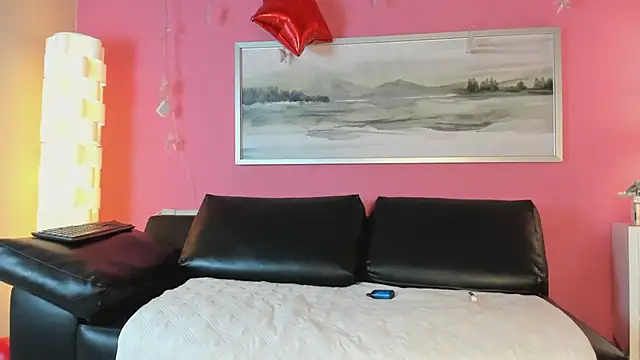 Tiffanysurez  online show from 02.17.25