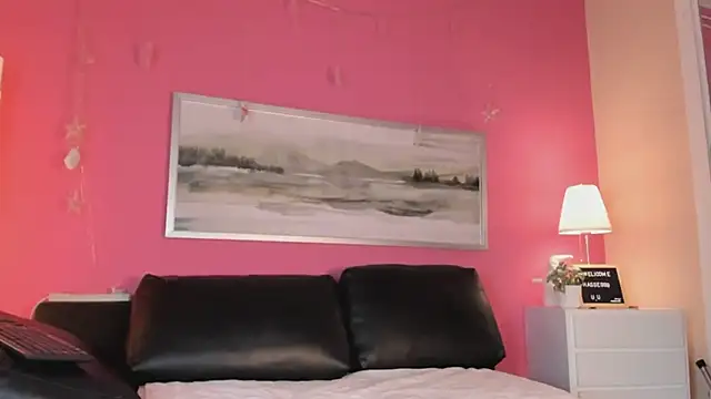 Tiffanysurez  online show from 02.20.25