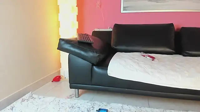 Tiffanysurez  online show from 02.22.25