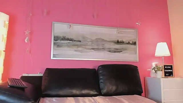 Tiffanysurez  online show from 03.13.25