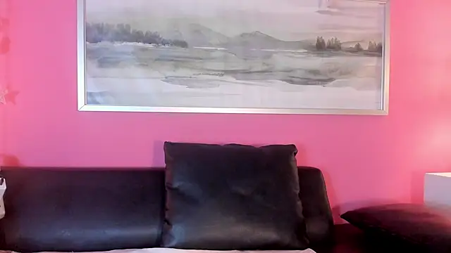 Tiffanysurez  online show from 11.19.25