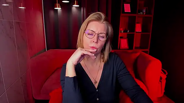 Annie Light online show from 02.02.26