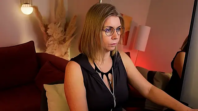 Annie Light online show from 02.09.26