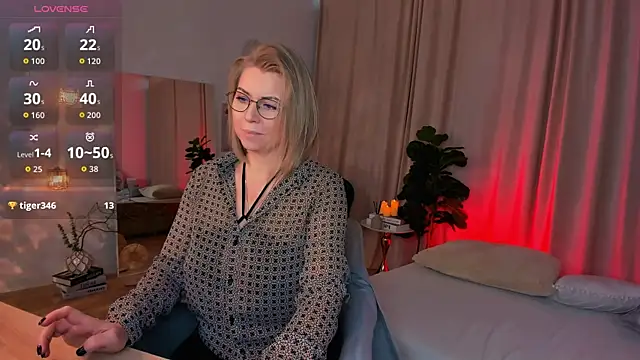 Annie Light online show from 04.06.26