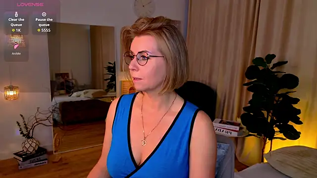 Snapshot of Annie_Light chatting on 06.04.26 Annie Light online show from 06.04.26