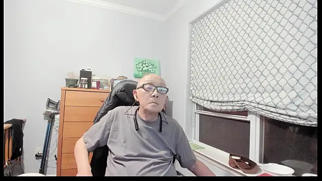 Snapshot of daver-man chatting on 10.05.25 daver-man online show from 10.05.25