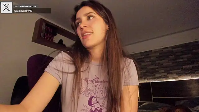 Snapshot of alicewilloww chatting on 02.21.25 alicewilloww online show from 02.21.25
