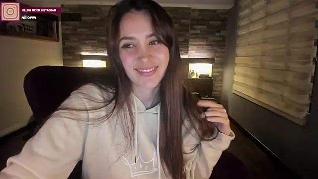 Snapshot of alicewilloww chatting on 03.05.25 alicewilloww online show from 03.05.25